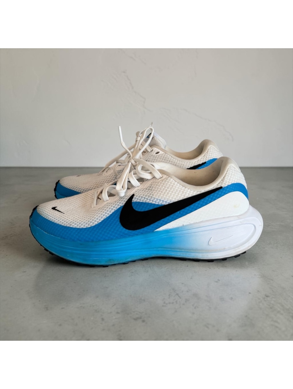 Nike Revolution 8 "White Blue Hero" Men’s Size 6 (Women’s 7.5) – HJ9198-103